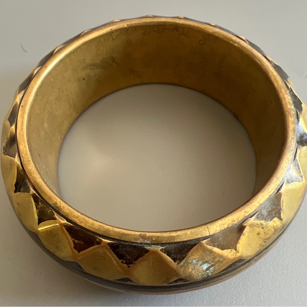 Vintage Antique Gold Bangle, Unmarked. Fits Wrist Up To 9” Wide. Very Good Con
